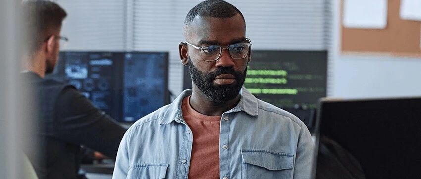 当所有人都在担心被AI取代时，这个岗位却在急缺！身价上涨！